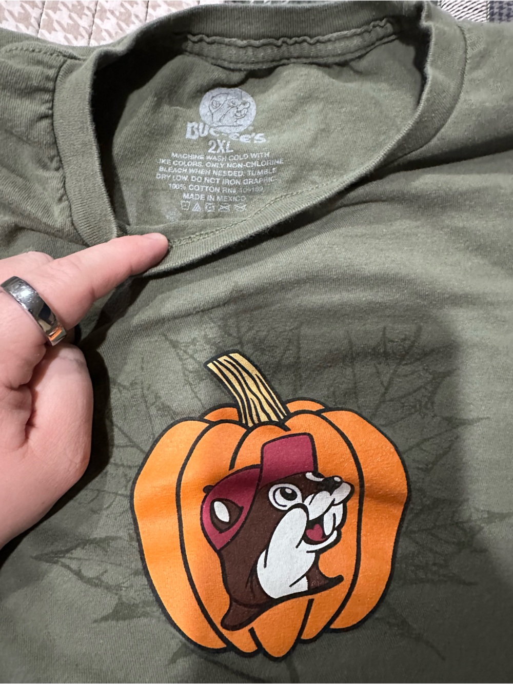 BUC-EE’S Fall Shirt - Picture 2 of 2